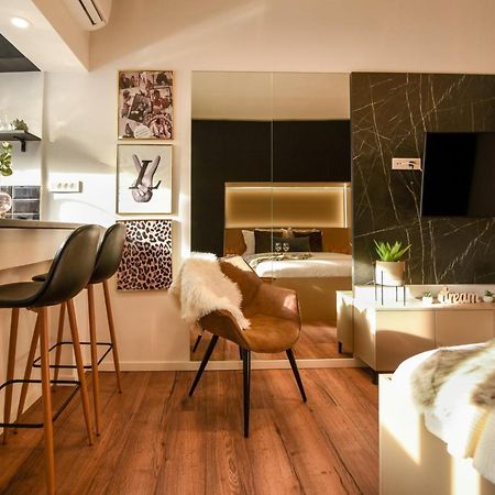 Calea Victoriei Modern Studio - Escape In The City Center Bukarest Exteriör bild