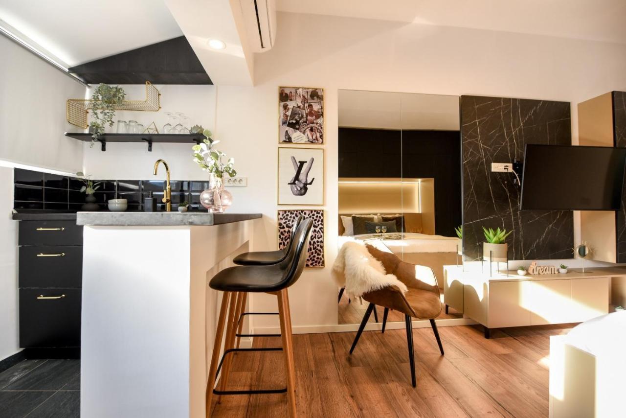 Calea Victoriei Modern Studio - Escape In The City Center Bukarest Exteriör bild