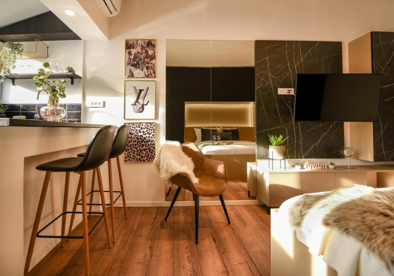 Calea Victoriei Modern Studio - Escape In The City Center Bukarest Exteriör bild